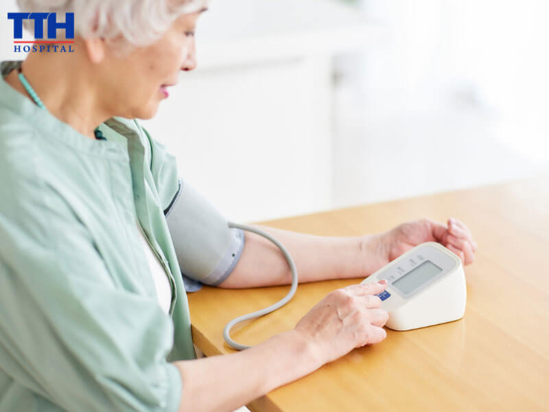 Vì sao mùa lạnh khiến huyết áp tăng cao?